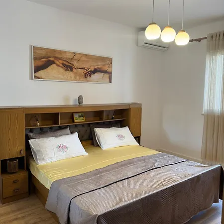Apartment Gados *